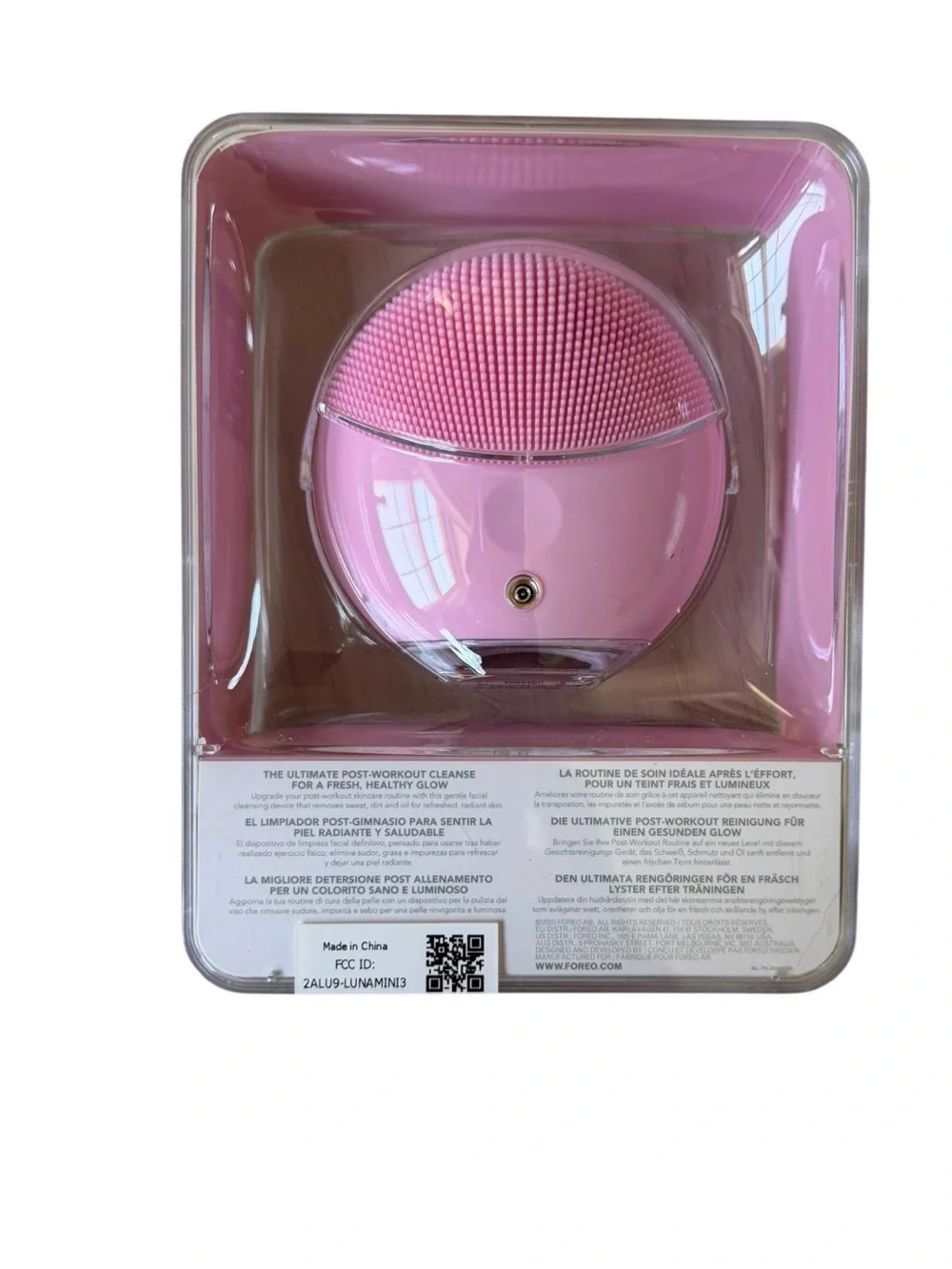 BUNDLE FOREO LUNA 4 mini Face Cleansing Brush & cleanser
